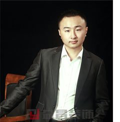 <b>技術支持部總監-章航</b>